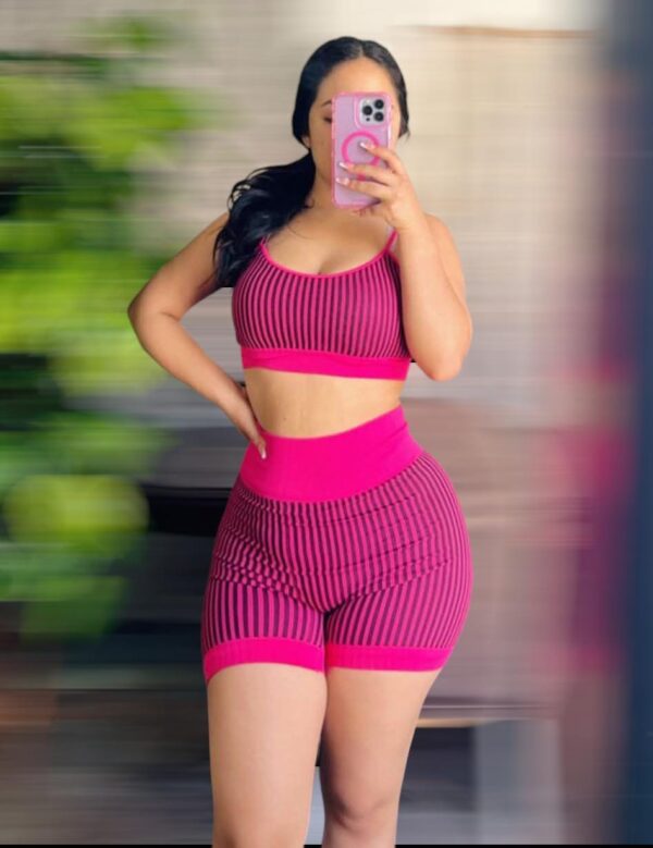 Conjunto deportivo rayas