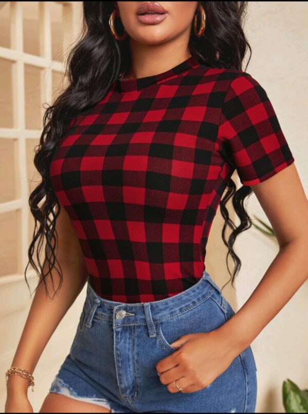 Blusa de cuadros cuello alto